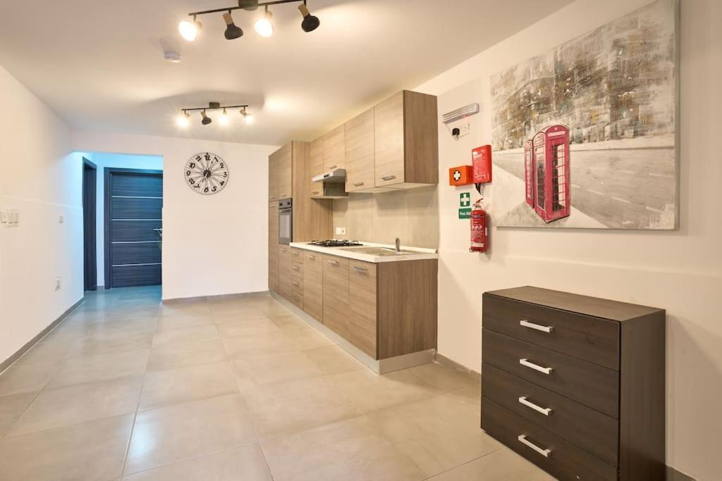 Urban Front - Walking Distance From Paceville And St George Bay Beach Is-Swieqi Exterior foto